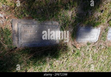 Los Angeles, California, USA 31 marzo 2021 una visione generale dell'atmosfera del compositore Miklos Rozsa's grave a Forest Lawn Memorial Park Hollywood Hills il 31 marzo 2021 a Los Angeles, California, USA. Foto di Barry King/Alamy Stock foto Foto Stock