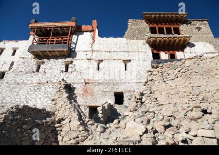 Rovine di palazzo reale in Tiger o Tiggur villaggio nella valle di Nubra, Ladakh, Jammu e Kashmir, India - la valle di Nubra era vecchio regno in Karakoram mountai Foto Stock