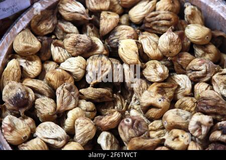 Fichi secchi nella delicatessen. Foto Stock