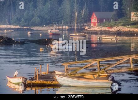 Barche ormeggiate a cinque isole, Maine sull'isola di Georgetown Foto Stock