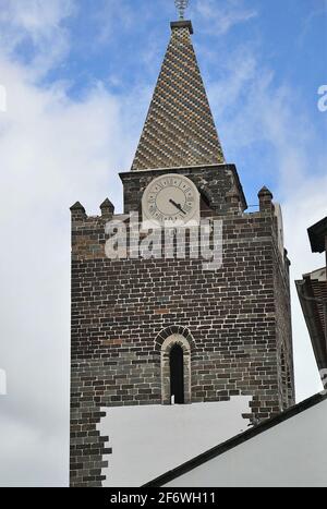 La Cattedrale Cattolica Romana della Madonna dell'Assunzione, risalente al tardo XV secolo, conosciuta anche come sé Catedral nel centro storico di Funchal, Madeira Foto Stock