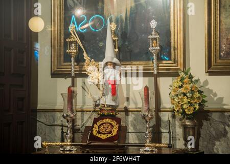 Madrid, Spagna. 02 aprile 2021. Immagini della fraternità del silenzio, chiesa di San Sebastian e San Luis Obispo e chiesa di San Ildefonso. (Foto di Alberto Sibaja/Pacific Press) Credit: Pacific Press Media Production Corp./Alamy Live News Foto Stock