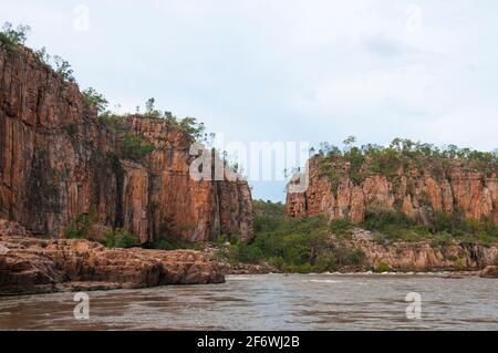 Le portate superiori della prima Gola a Nitmiluk (Katherine) Gorge a fine stagione umida, Katherine, territorio del Nord, Australia Foto Stock