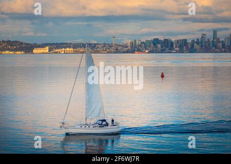 Seattle è un importante porto marittimo costiero e sede della King County, nello stato americano di Washington. Con 620,778 residenti, secondo le stime del 2011, Seattle Foto Stock