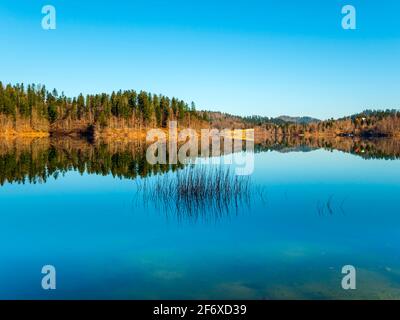 Zen Feeling nel lago di Lokve in Croazia Europa Foto Stock