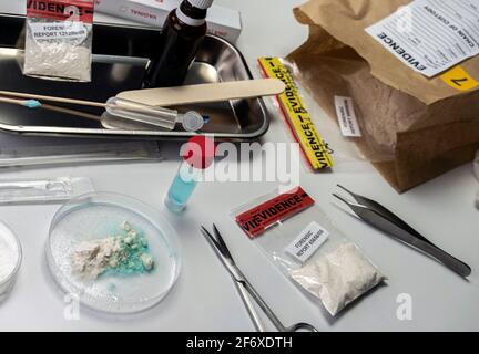 test antidroga del laboratorio del crimine, immagine concettuale Foto Stock