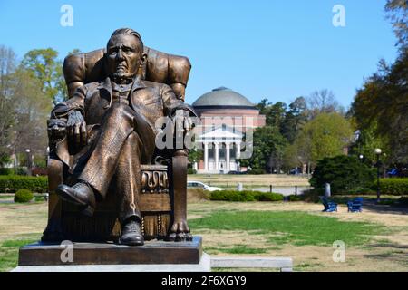Statua di Washington Duke sul campus est della Duke University a Durham, North Carolina. Foto Stock