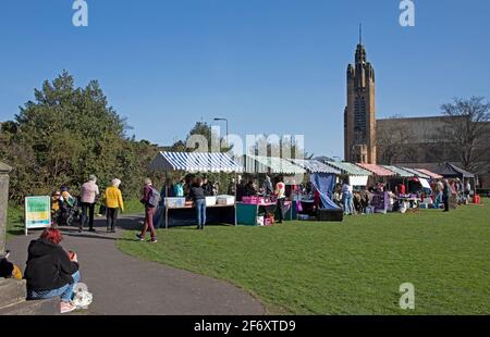 Portobello, Edimburgo, Scozia., tempo britannico. 3 aprile 2021. Soleggiato per il mercato mensile occupato. Foto Stock