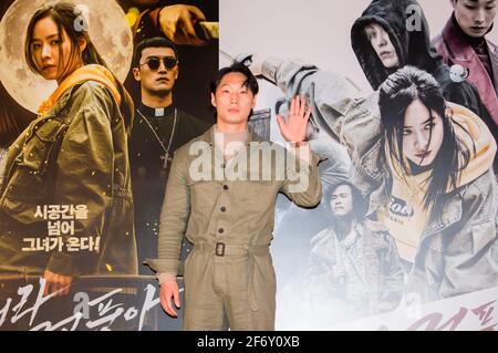 Park Tae-San, 1 aprile 2021 : l'attore sudcoreano Park Tae-San si pone per i fotografi durante un'anteprima stampa di un film coreano 'Slate' in un cinema a Seoul, Corea del Sud. 'Slate' è un film d'azione fantasy sudcoreano che uscirà il 08 aprile 2021. Credit: Lee Jae-Won/AFLO/Alamy Live News Foto Stock