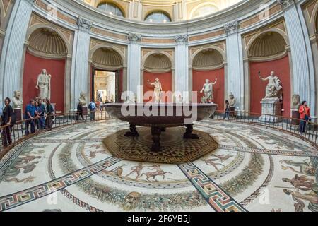 Roma, Italia - 06 ottobre 2018: Sala rotonda, Museo Pio Clementino, Vaticano Foto Stock