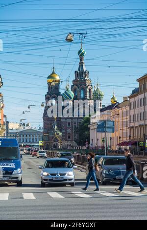 ST. PETERSBURG, RUSSIA - 10 LUGLIO 2016: Contorni della Chiesa del Salvatore sul sangue in un groviglio di fili Foto Stock