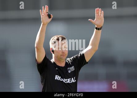 Arbitro ben Thaler durante la partita della Betfred Super League al Totally Wicked Stadium, St Helens. Data immagine: Sabato 3 aprile 2021. Foto Stock