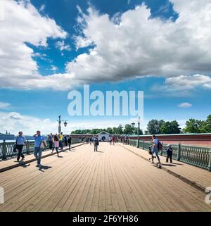 ST. PETERSBURG, RUSSIA - 11 LUGLIO 2016: Ponte Ioannovsky alla fortezza di Pietro e Paolo a San Pietroburgo Foto Stock