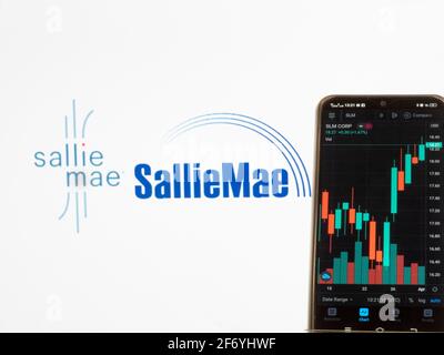 Ucraina. 3 Apr 2021. In questa illustrazione sono riportate le informazioni del mercato azionario di SLM Corporation visualizzate su uno smartphone con il logo Salliemae Corporation sullo sfondo. Credit: Gollovniov/SOPA Images/ZUMA Wire/Alamy Live News Foto Stock