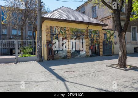 Odessa, Ucraina - Apr 27, 2019: La bellezza pittoresca dei quartieri poveri di Odessa, Ucraina Foto Stock