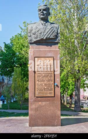 Odessa, Ucraina - Apr 27, 2019: Monumento a Rodion Malinovsky, comandante militare sovietico nella seconda guerra mondiale, Maresciallo dell'URSS e ministro della Difesa nella la Foto Stock