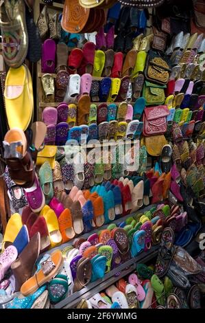 Marrakech Marocco 2019 pantofole tradizionali nei suk Foto Stock