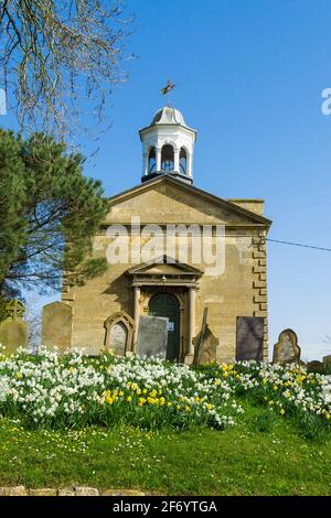 Chiesa di San Pietro e San Paolo Cherry Willingham in primavera Foto Stock