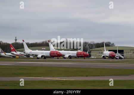 Norwegian Air Shuttle Boeing 737 Aircraft in deposito con Air Salvage International GCAM Maintenance presso l'aeroporto di Cotswold Kemble. Foto Stock