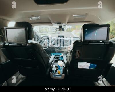 L'interno di un'auto completamente autonoma Waymo senza conducente in una corsa a Tempe, Arizona, dove l'azienda sta operando una prova beta pubblica Foto Stock