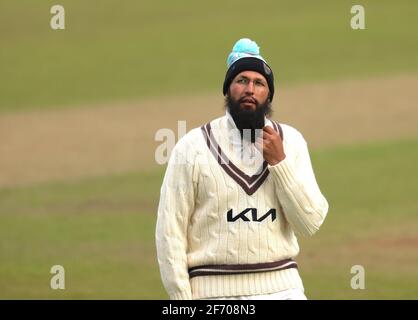 3 aprile 2021. Londra, Regno Unito. Hashim Amla in campo come Surrey affrontare Middlesex in un cricket pre-stagione amichevole al Kia Oval, giorno due. David Rowe/Alamy Live News. Foto Stock