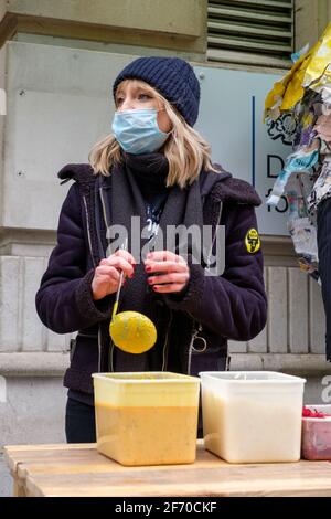 Londra, Regno Unito. 3 Apr 2021. Azione di ribellione animale presso il Dipartimento di Educazione. Credit: Joao Daniel Pereira Credit: João Daniel Pereira/Alamy Live News Foto Stock