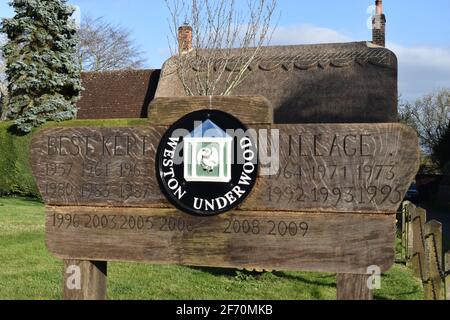 Cartello Best mantenuto Village a Weston Underwood. Foto Stock