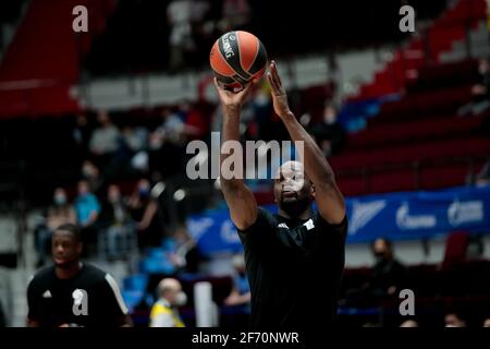 02-04-2021: Basketbal: BC Zenit San Pietroburgo v LDLC ASVEL Villeurbanne: Sint Petersburg SAN PIETROBURGO, RUSSIA - 2 APRILE: Moustapha caduta di LDLC Foto Stock