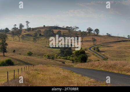 Strada di campagna tra Eden e Narooma, nuovo Galles del Sud, Australia Foto Stock