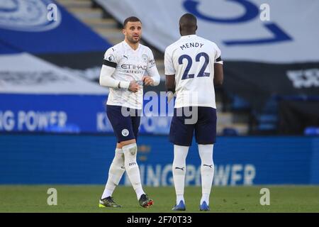 Leicester, Regno Unito. 03 Apr 2021. Kyle Walker N. 2 di Manchester City parla a Benjamin Mendy N. 22 di Manchester City a Leicester, Regno Unito il 4/3/2021. (Foto di Mark Cosgrove/News Images/Sipa USA) Credit: Sipa USA/Alamy Live News Foto Stock