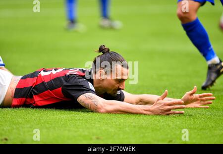 Milano, Italia. 3 Apr 2021. Lo Zlatan Ibrahimovic dell'AC Milan reagisce durante una partita di calcio tra AC Milan e Sampdoria a Milano, 3 aprile 2021. Credit: Stringer/Xinhua/Alamy Live News Foto Stock