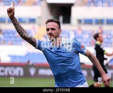 Roma, Italia. 3 Apr 2021. Manuel Lazzari del Lazio festeggia a Roma, 3 aprile 2021, una partita di calcio tra Lazio e Spezia. Credit: Alberto Lingria/Xinhua/Alamy Live News Foto Stock