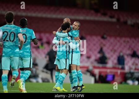 Londra, Regno Unito. 4 Apr 2021. Mohamed Salah (3° R) di Liverpool festeggia dopo aver segnato il secondo gol con i compagni di squadra durante la partita della Premier League tra Arsenal e Liverpool all'Emirates Stadium di Londra, Gran Bretagna, il 3 aprile 2021. Credit: Xinhua/Alamy Live News Foto Stock