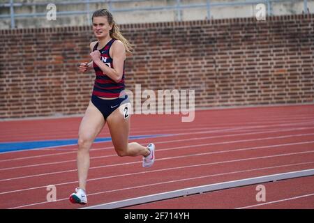 Philadelphia, Stati Uniti. 3 Apr 2021. Laura BAEYENS della University of Pennsylvania vince i 1500 m delle donne durante il Philadelphia Big 5 Track Meet al Franklin Field di Philadelphia, USA. Penn è la prima università della Ivy League a tornare alla competizione atletica dall'inizio della pandemia COVID-19 a Philadelphia, USA. Credit: Chase Sutton/Alamy Live News Foto Stock