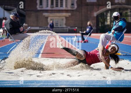 Philadelphia, Stati Uniti. 3 Apr 2021. Siani Barnes della Temple University compete nel lungo salto delle donne durante il Philadelphia Big 5 Track Meet al Franklin Field di Philadelphia, Stati Uniti. Credit: Chase Sutton/Alamy Live News Foto Stock