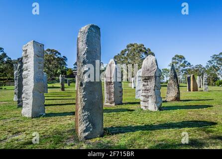 Le pietre permanenti australiane, erette nel 1992 a Glen Innes, i monoliti rendono omaggio al patrimonio celtico dei primi coloni europei Foto Stock