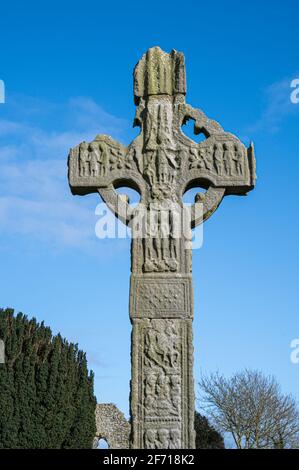 Ardboe High Cross nell'Irlanda del Nord sulla riva di Lough Neagh Foto Stock