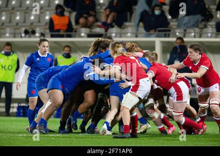 Maul per la Francia durante il 2021 Women's Six Nations, partita di rugby tra Francia e Galles il 3 aprile 2021 allo stadio la Rabine di Vannes, Francia - Foto Damien Kilani / DK Prod / DPPI / LiveMedia Foto Stock