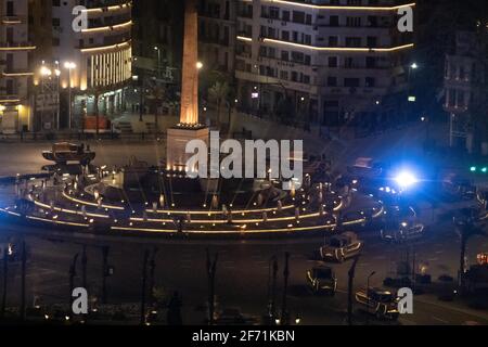 Cairo, Egitto. 03 Apr 2021. Una processione di 22 antiche mummie reali egiziane (18 re e 4 regine) lascia il Museo Egizio in Piazza Tahrir, e condotto al nuovo Museo Nazionale della civiltà egiziana, al Cairo, Egitto, il 3 aprile 2021. Photo by Balkis Press/ABACAPRESS.COM Credit: Abaca Press/Alamy Live News Foto Stock