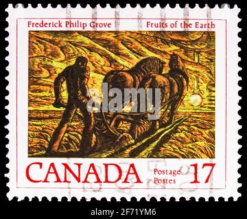 MOSCA, RUSSIA - 28 FEBBRAIO 2021: Francobollo stampato in Canada mostra scena da 'frutti della Terra' di Frederick Philip Grove, scrittori canadesi Foto Stock