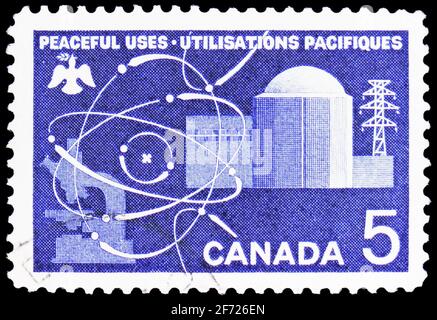 MOSCA, RUSSIA - 28 FEBBRAIO 2021: Francobollo stampato in Canada mostra energia atomica, circa 1966 Foto Stock