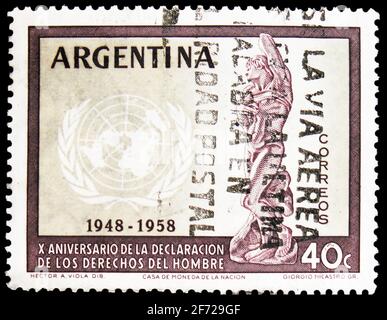 MOSCA, RUSSIA - 28 FEBBRAIO 2021: Francobollo stampato in Argentina dedicato al decimo anniversario della Dichiarazione dei diritti umani, serie, circa 19 Foto Stock