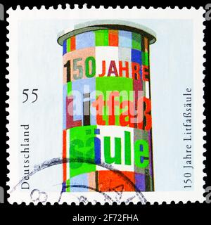 MOSCA, RUSSIA - 22 DICEMBRE 2020: Francobollo stampato in Germania Mostra pilastri pubblicitari, circa 2005 Foto Stock