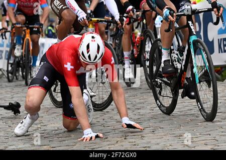 Lo svizzero Stefan Kung di Groupama-FDJ ha ritratto dopo un incidente durante La 105° edizione del 'Ronde van Vlaanderen - Tour Des Flandres - Tour delle Fiandre Foto Stock