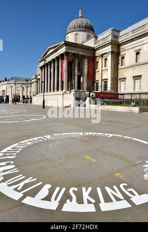 Trafalgar Square, Londra, Regno Unito. 4 Aprile 2021. Westminster council introduce nuove licenze di busking e piazzole designate. Credit: Matthew Chpicle/Alamy Live News Foto Stock