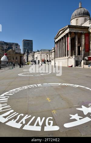 Trafalgar Square, Londra, Regno Unito. 4 Aprile 2021. Westminster council introduce nuove licenze di busking e piazzole designate. Credit: Matthew Chpicle/Alamy Live News Foto Stock