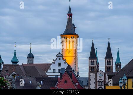 Torri, centro città con la cattedrale di San Kilian, Marienkapelle, fiume meno, Wuerzburg, Franconia, Baviera, Germania Foto Stock