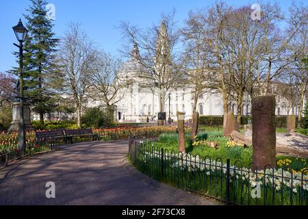 Giardini Gorsedd in primavera, Cathays, Cardiff, Galles del Sud Foto Stock