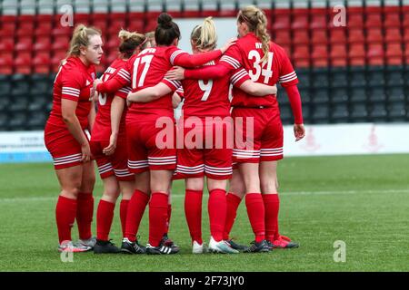 Airdrie, Lanarkshire, Scozia, Regno Unito. 4 aprile 2021. Azione dal 1 ° gioco a seguito di blocco della Scottish Building Society Scottish Women's Premier League 1 partita Motherwell FC vs Forfar Farmington al Penny Cars Stadium, Airdrie, Lanarkshire, 04/04/2021 | Credit Colin Poultney/Alamy Live News Foto Stock