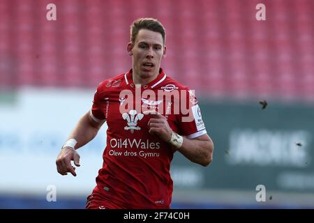 Llanelli, Regno Unito. 04th Apr 2021. Liam Williams di Scarlets guarda sopra. European Rugby Champions Cup, round of 16 match, Scarlets v sale Sharks allo stadio Parc y Scarlets di Llanelli, Galles del Sud domenica 4 aprile 2021. pic di Andrew Orchard/Andrew Orchard sports photography/Alamy Live news Credit: Andrew Orchard sports photography/Alamy Live News Foto Stock